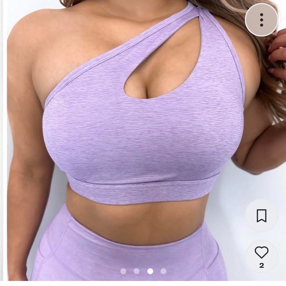 Sports bra 🤍 - Picture 2 of 3